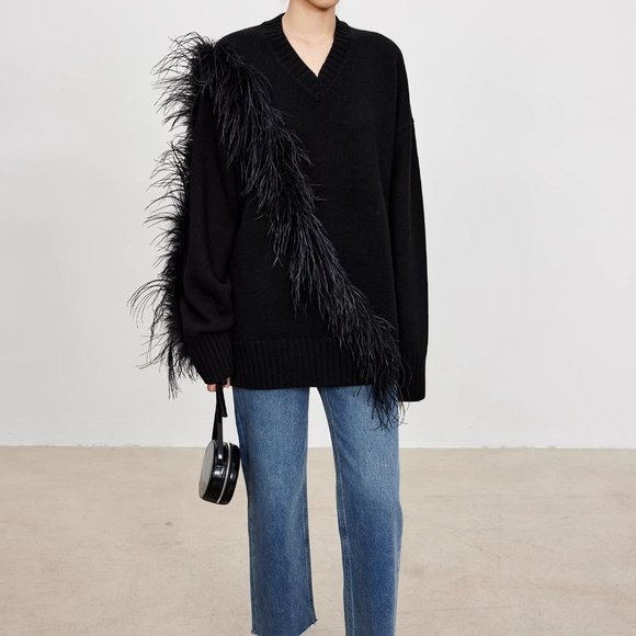 CHICJOC Women cashmere and wool V-neck sweater with handmade ostrich feather - Picture 7 of 15